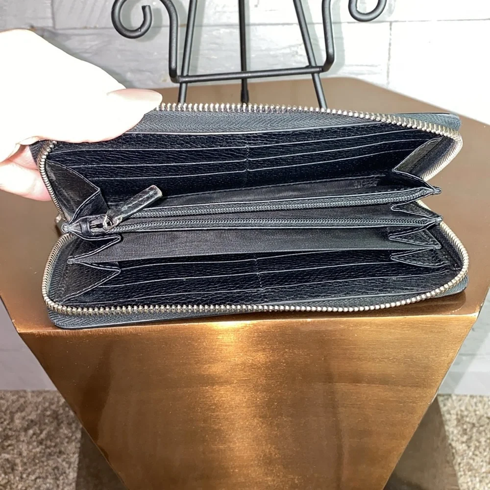 Authentic Gucci long zippy wallet